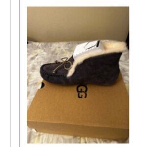 UGG Women's Alena Slippers  New in Box  size 9